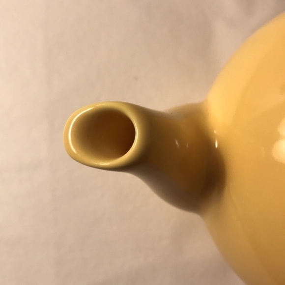 Pristine England yellow teapot no stains small chip underside lid 12oz EUC - Picture 2 of 9